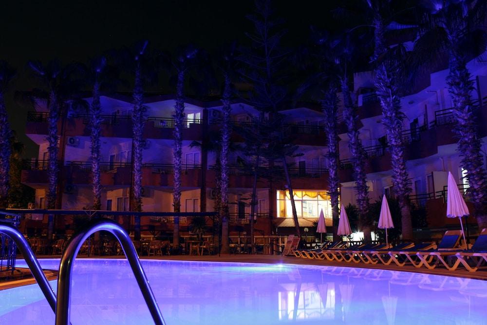Semoris Hotel Side Exterior foto