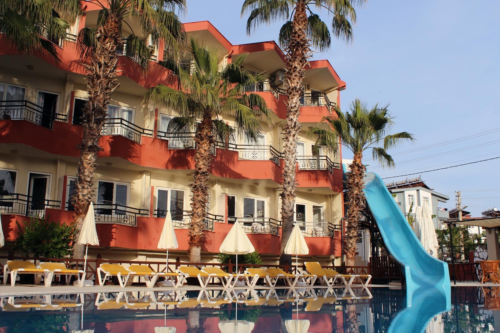 Semoris Hotel Side Exterior foto
