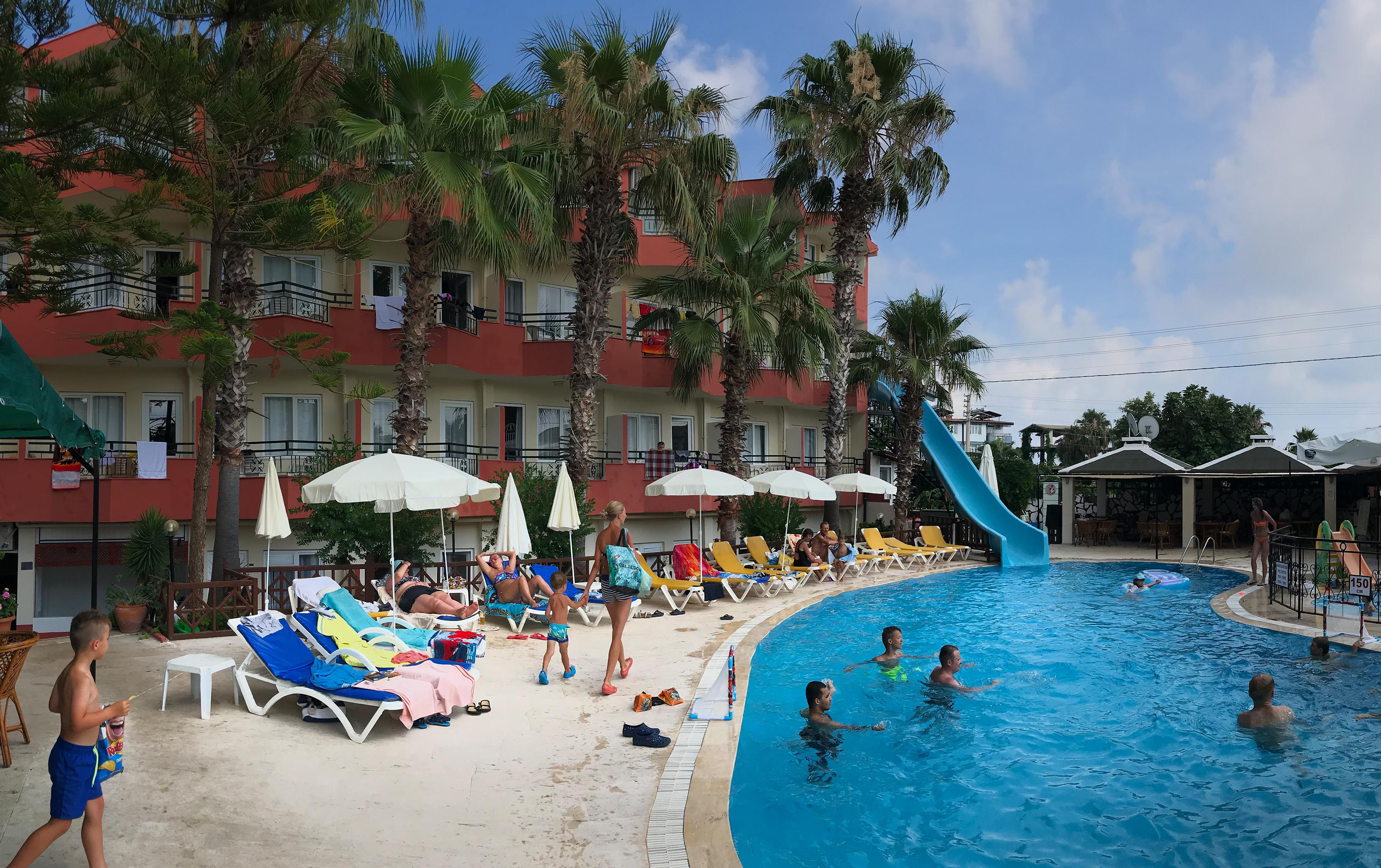 Semoris Hotel Side Exterior foto