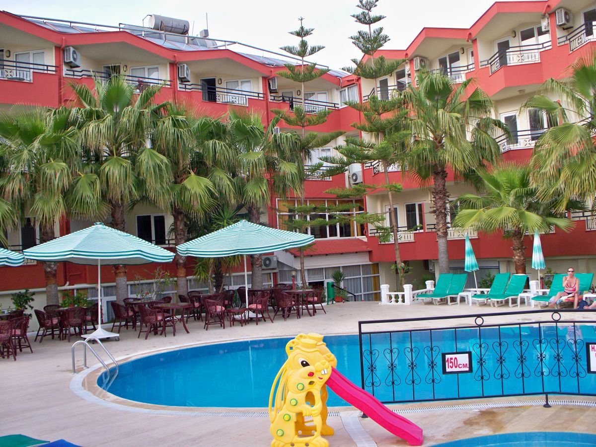 Semoris Hotel Side Exterior foto