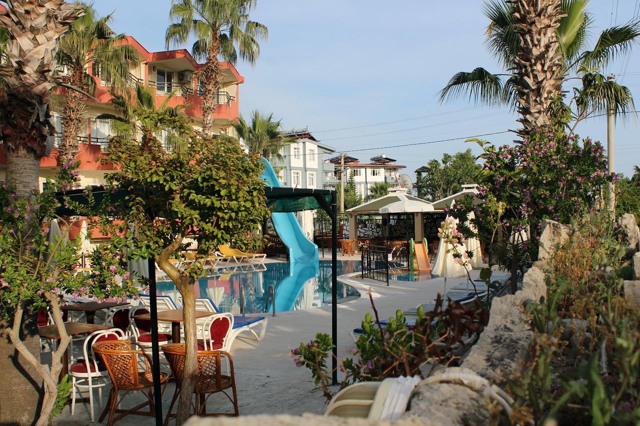Semoris Hotel Side Exterior foto