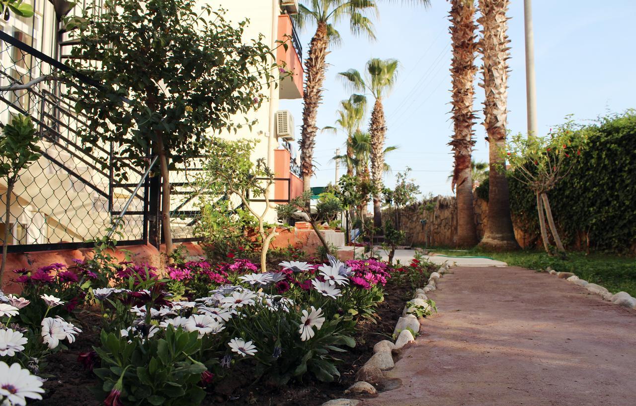 Semoris Hotel Side Exterior foto